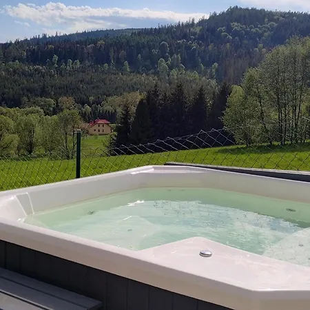 Modernes In Mit Grossem Garten Holiday home Kiczora