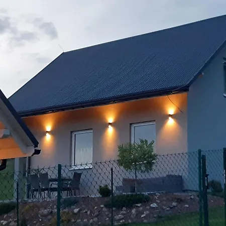 Modernes In Mit Grossem Garten *