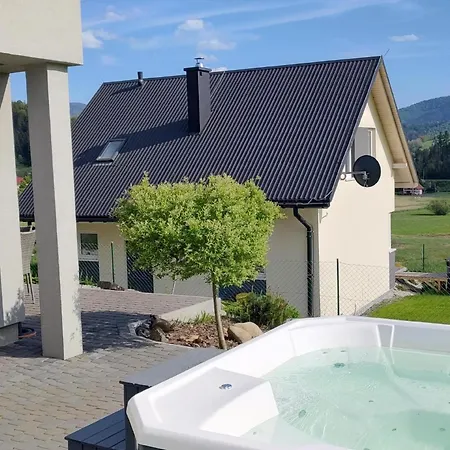 Modernes In Mit Grossem Garten Holiday home