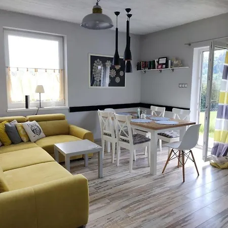 Modernes In Mit Grossem Garten